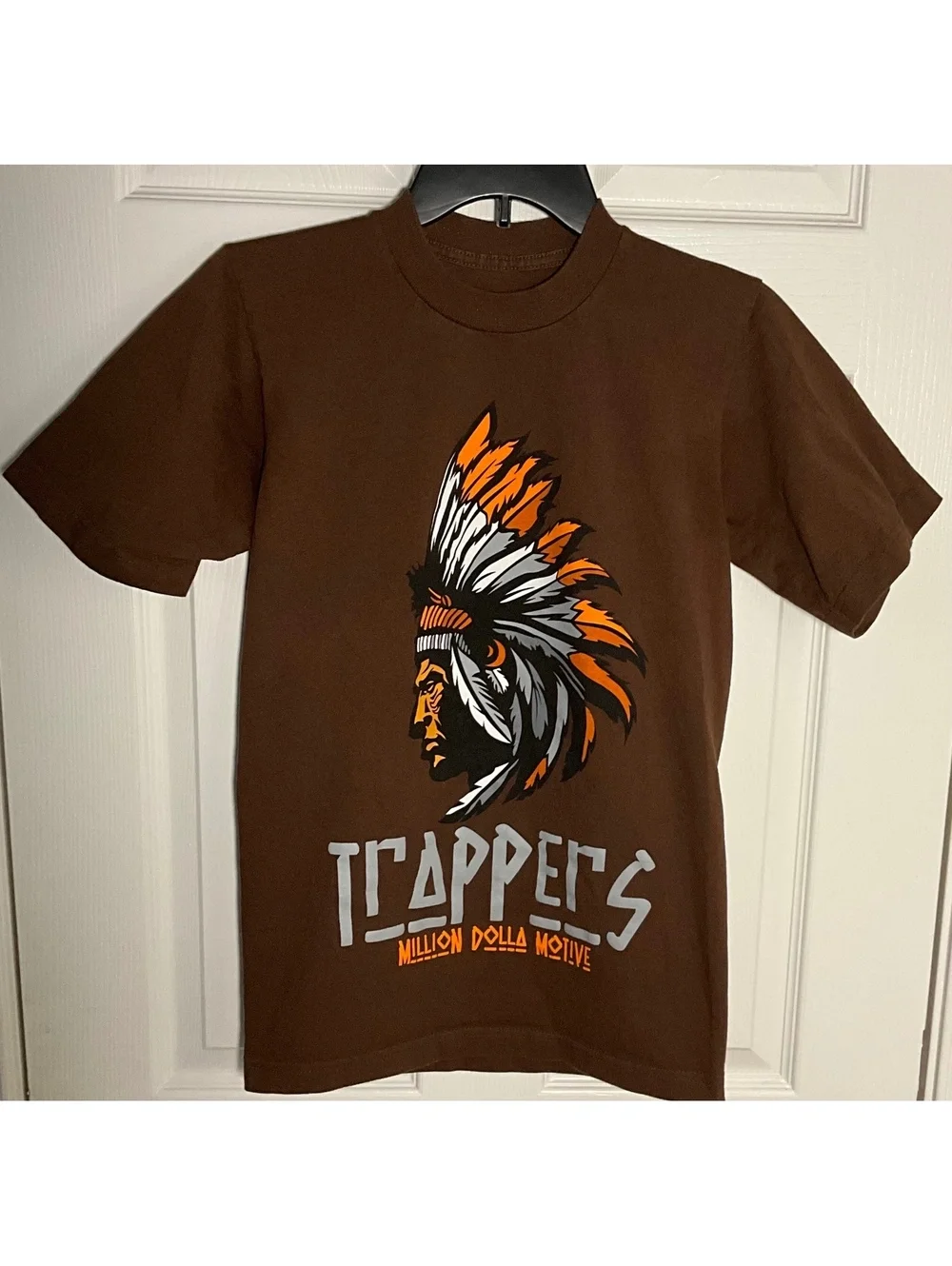 Million Dolla Motive Trappers Graphic T-Shirt Brown Size Small